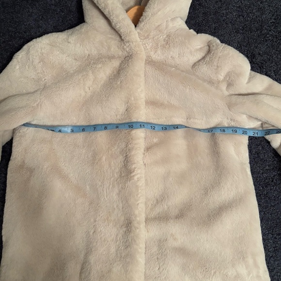 Vera Wang Faux Fur Jacket - Picture 7 of 13